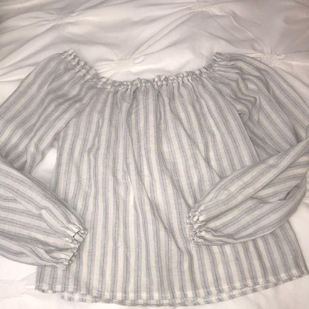 Brandy Melville Cropped Off the Shoulder